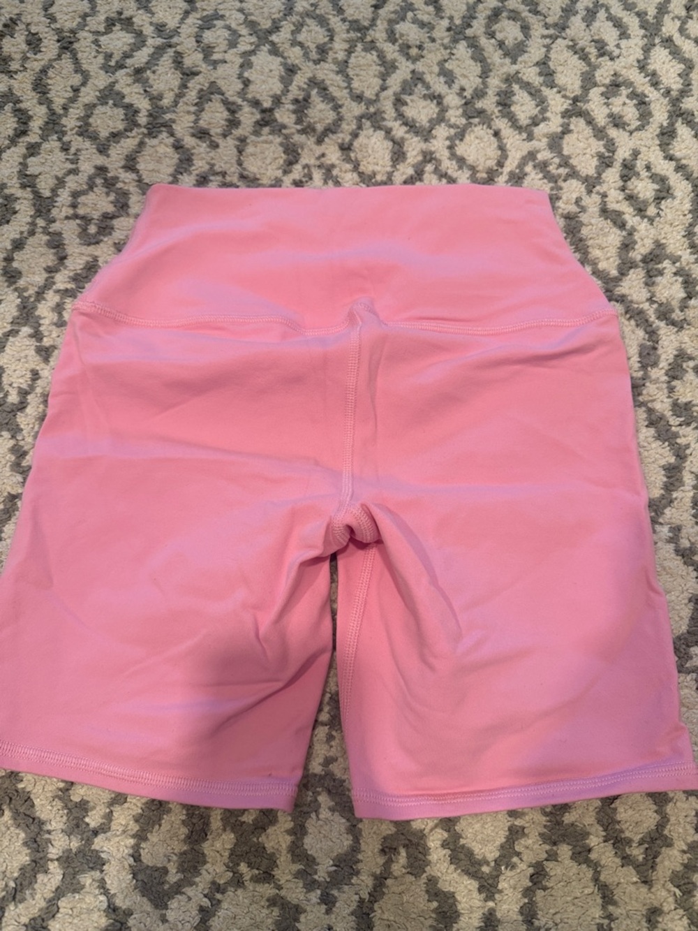 ALO Yoga Pink shorts and sports bra - Picture 2 of 5